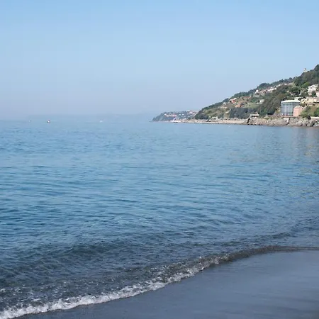 Casare A Due Passi Dal Mare جنوة